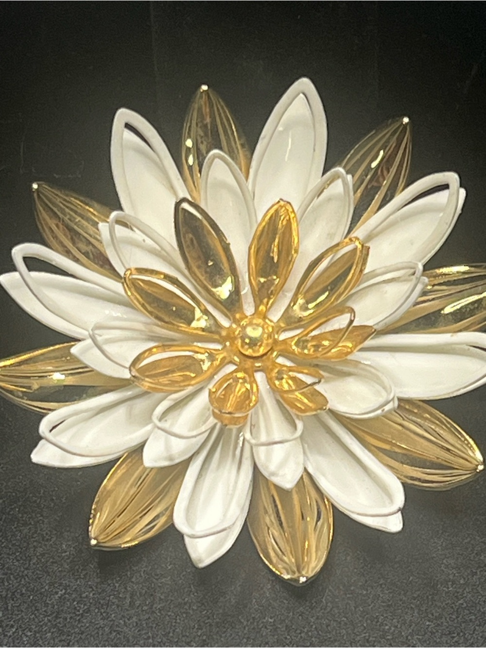 Vintage Sarah Coventry White Enamel Flower Brooch Gold Tone